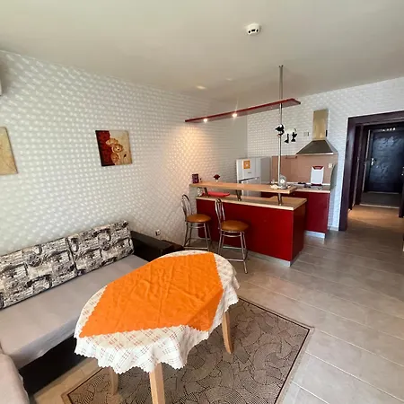 Two-bedroom In Miramar Complex Апартамент
